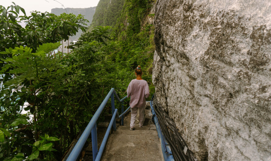 Hiking Diamond Head: A Visitor’s Guide to Oahu’s Famous Trail